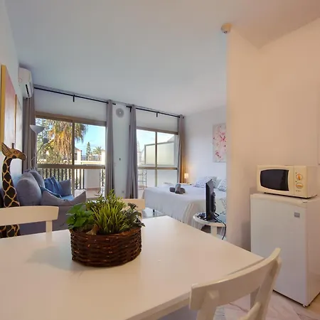 In With Beachfront Pool Apartamento Marbella