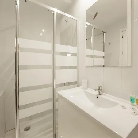 In With Beachfront Pool Apartment *