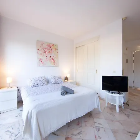 Apartmán In With Beachfront Pool