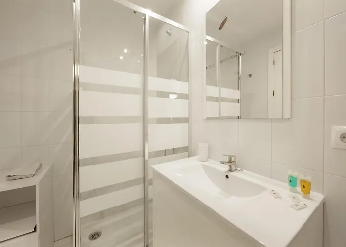 In With Beachfront Pool Apartament *