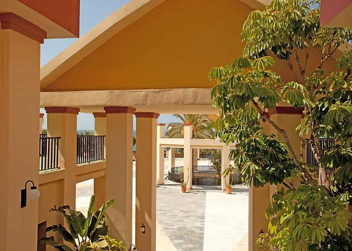 Apartament In With Beachfront Pool