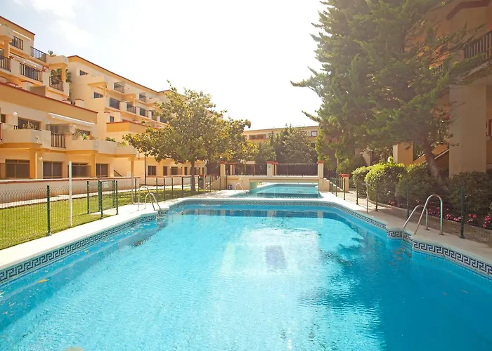 In With Beachfront Pool Apartament