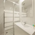 In With Beachfront Pool Apartment *