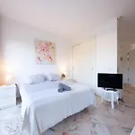 Apartment In With Beachfront Pool