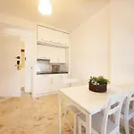 In With Beachfront Pool Apartment