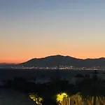 Lejlighed In With Beachfront Pool Marbella